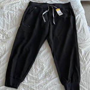 Figs Women’s Black Petite Zamora Jogger Pants